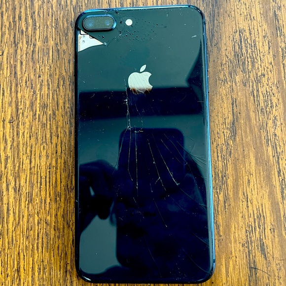iPhone 8 Plus 32GB.